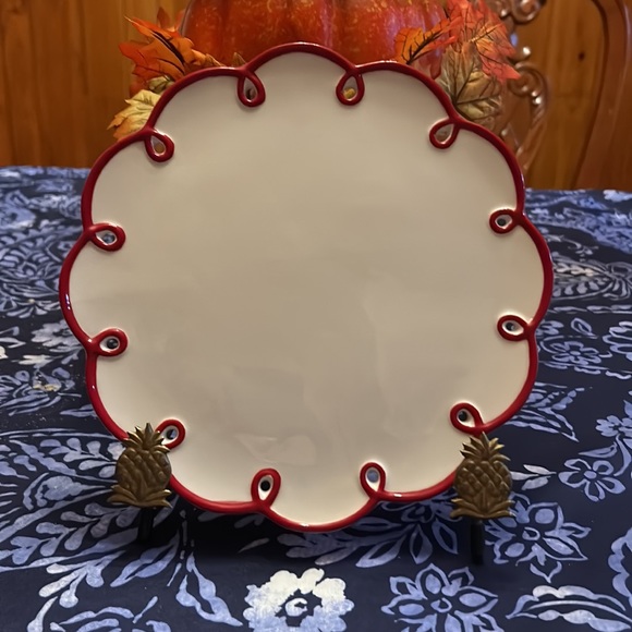 Brass pineapple plate stand. Vintage. Nice and sturdy with rubberized ends. 🍍🍍 - Picture 4 of 4